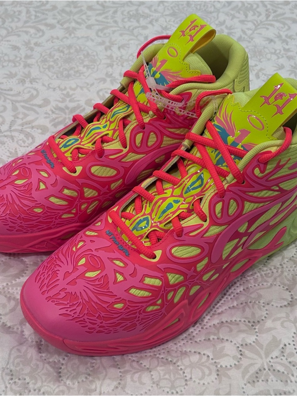 PUMA x Lamelo Ball MB.04 1Love Men Sz 10.5 Yellow Pink 310532-01 Basketball NEW
